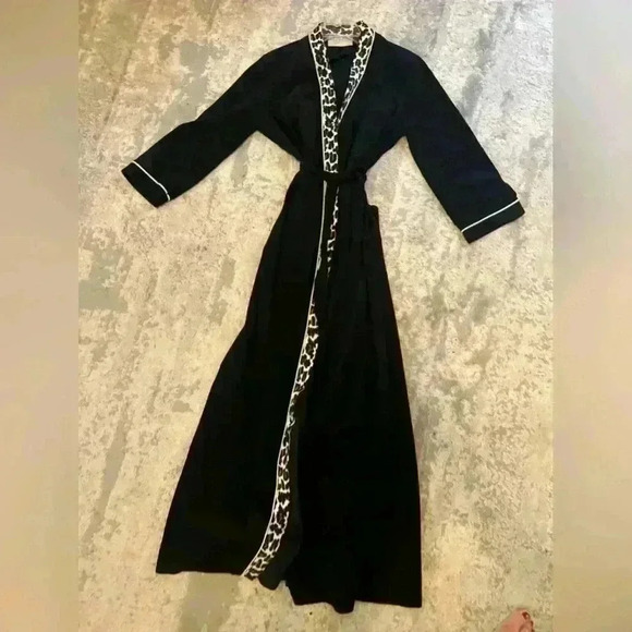 Beautiful and sumptuous vintage Vanity Fair! Size Small! Treat Yo SELF! - Picture 1 of 5